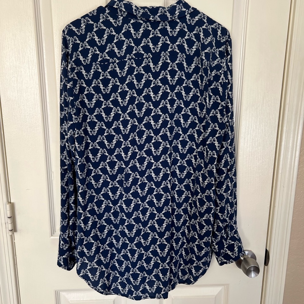 Talbots XL Navy Butterfly Print Button Front Blouse 100% Rayon - Picture 7 of 8